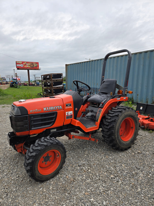 Preowned 2004 Kubota B7510 w/ Belly Mower