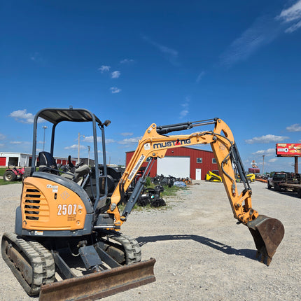 Mustang 250Z Excavator