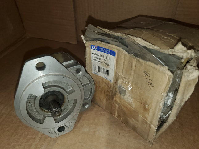 LS Tractor Pump Main 40007565