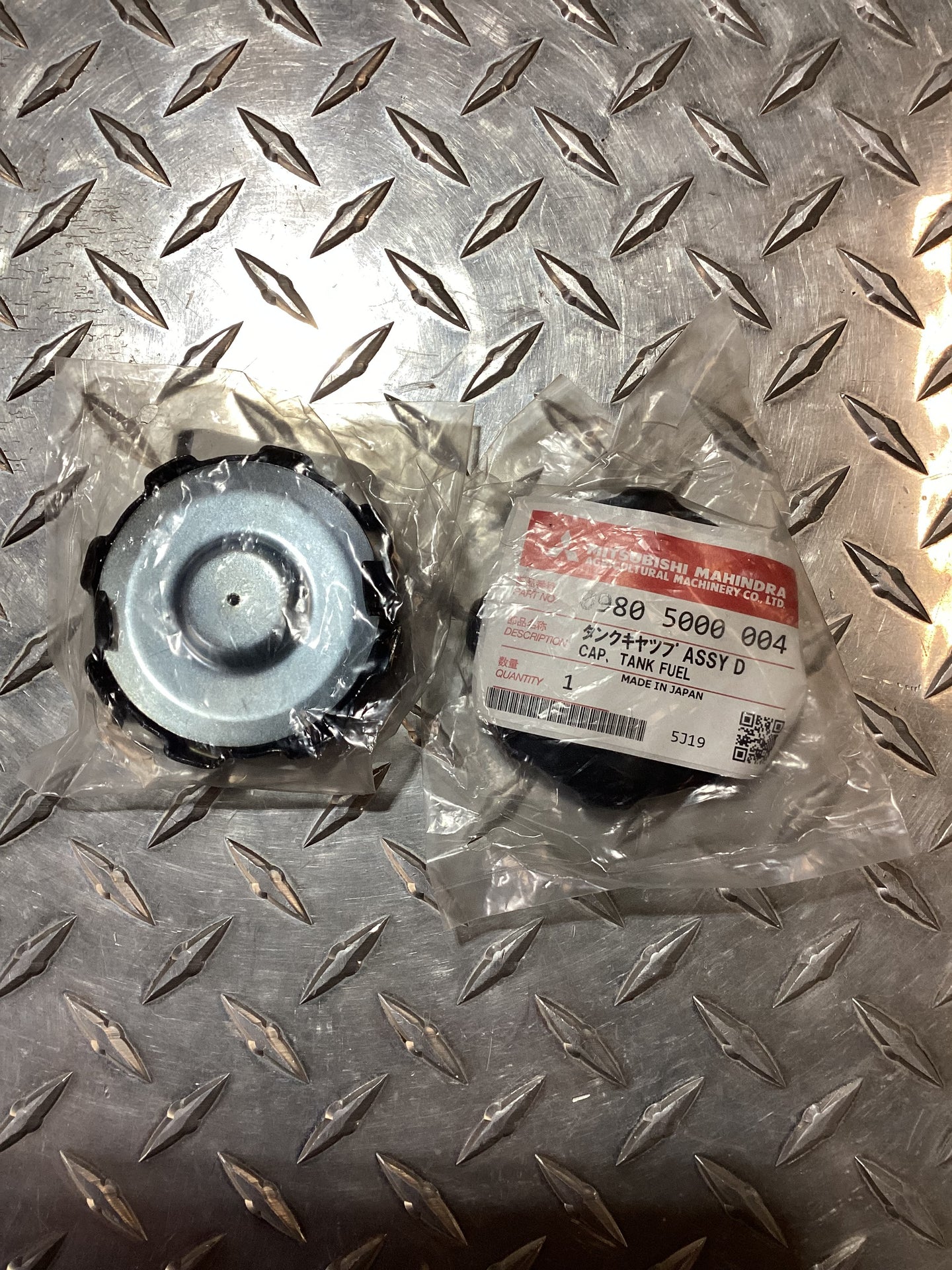 Mahindra Tractor Fuel Cap, 09805000004