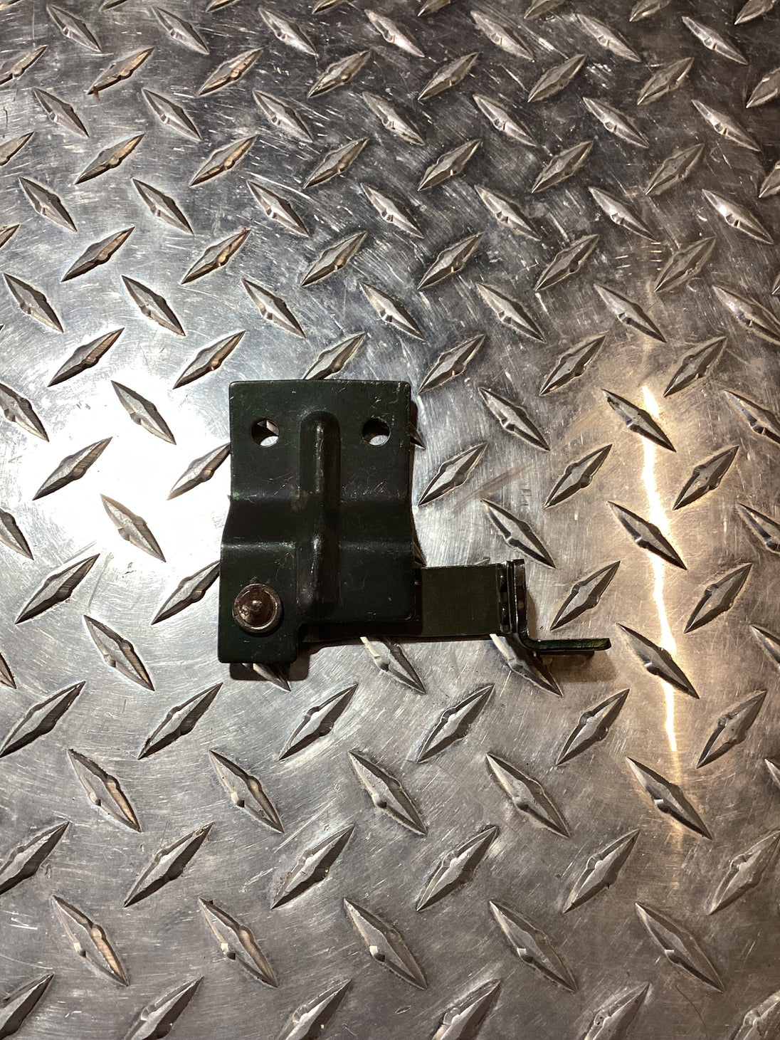 Mahindra LH Side Panel Latch, 007500269D91