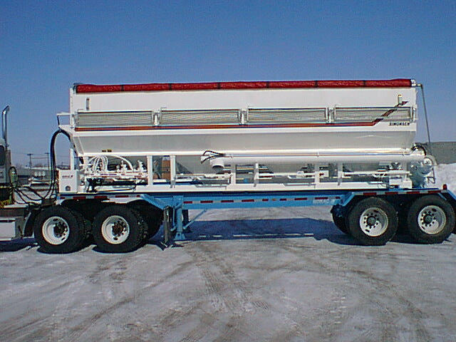 Simonsen BFT8424STR – Trailer Mount Side Auger Tender