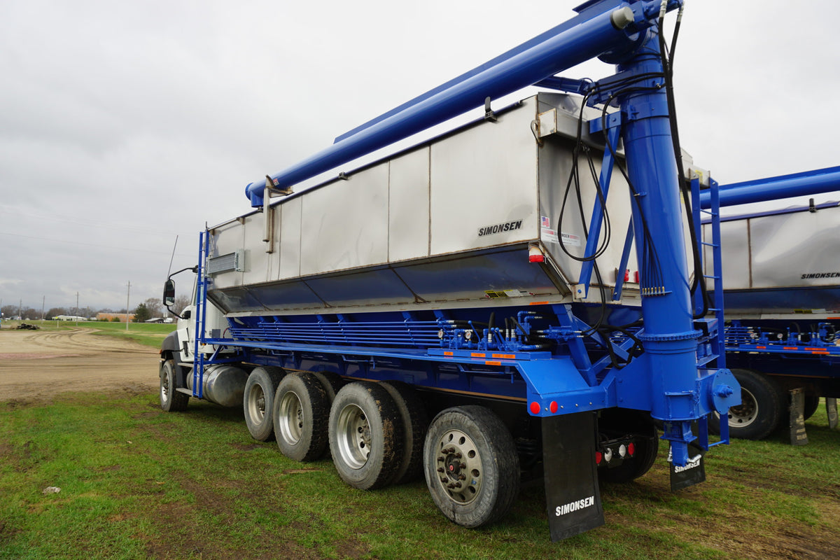 Simonsen BFT8024STA – Truck Mount Top Auger Tender