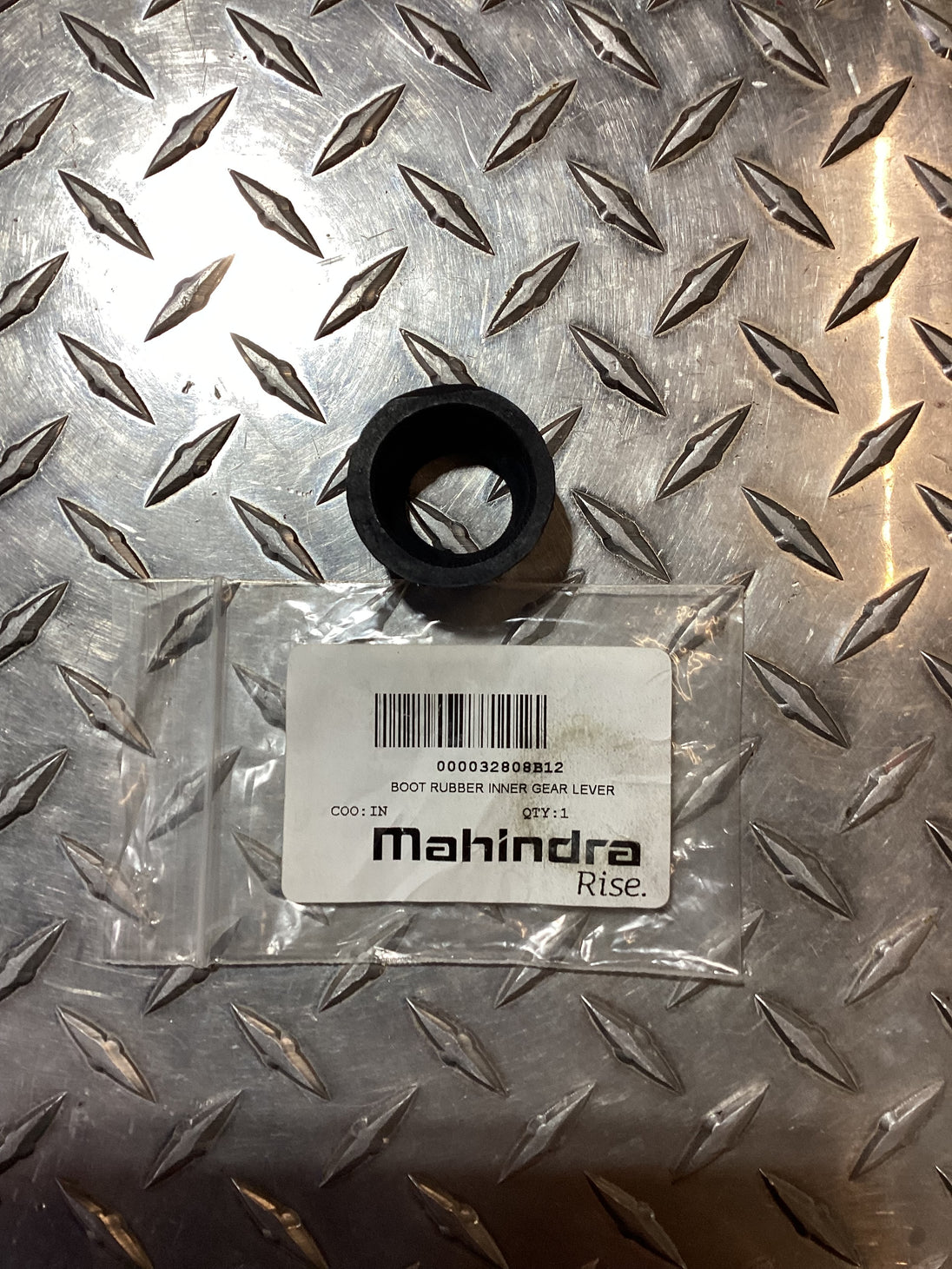 Mahindra Inner Boot Rubber, Inner Gear Lever, 000032808B12
