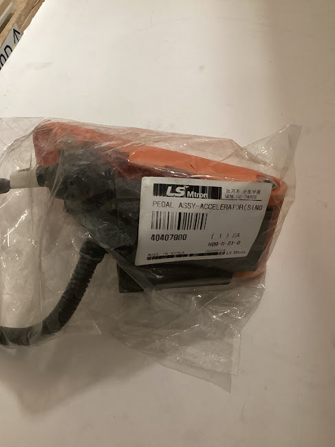 LS Tractor Accelerator Pedal Assembly, Single, 40407900