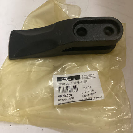 LS Tractor, Tooth Bolt, 40394258