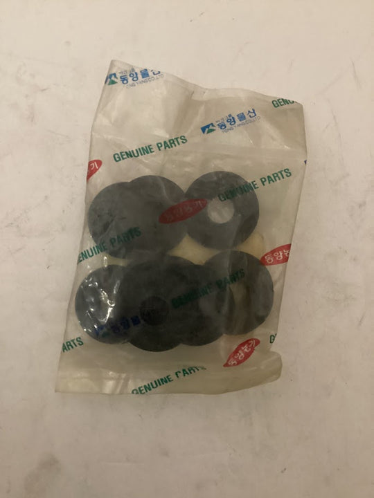 TYM/Mahindra Tractor Grommet, 13x17x02, 15817401130