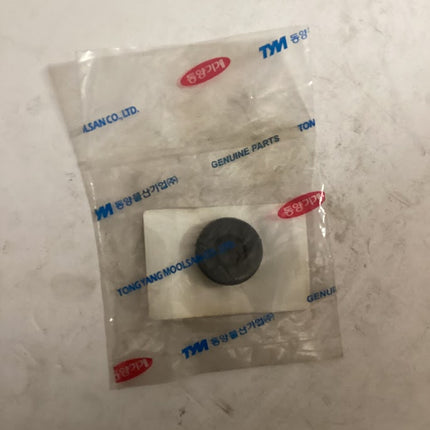 TYM / Mahindra Tractor Cap Rubber 22, 19157722010