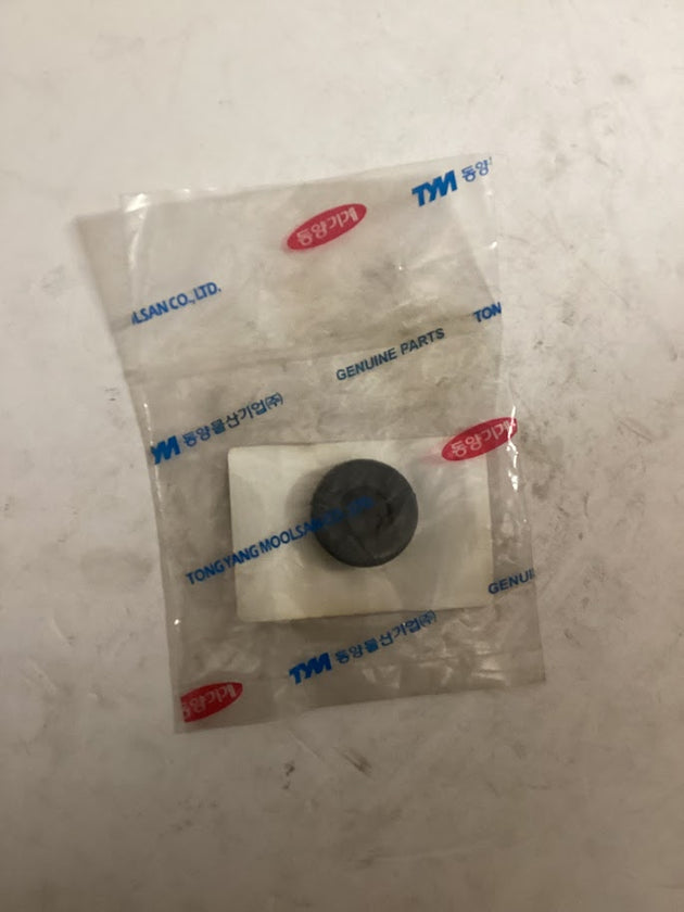 TYM / Mahindra Tractor Cap Rubber 22, 19157722010