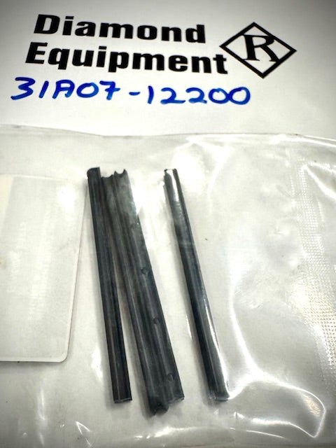 Mahindra / Mitsubishi Side Seal, 31A0712200