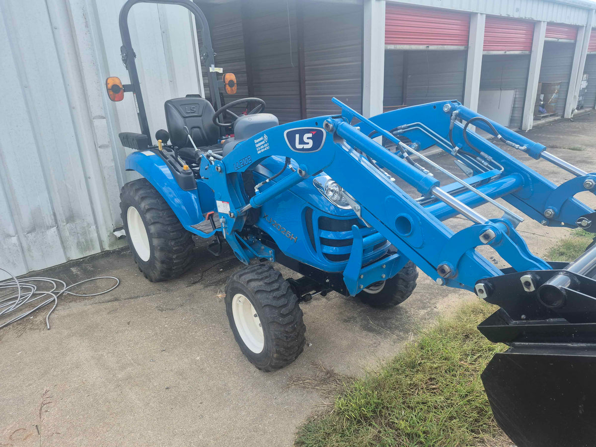 USED LS XJ2025 WITH LOADER